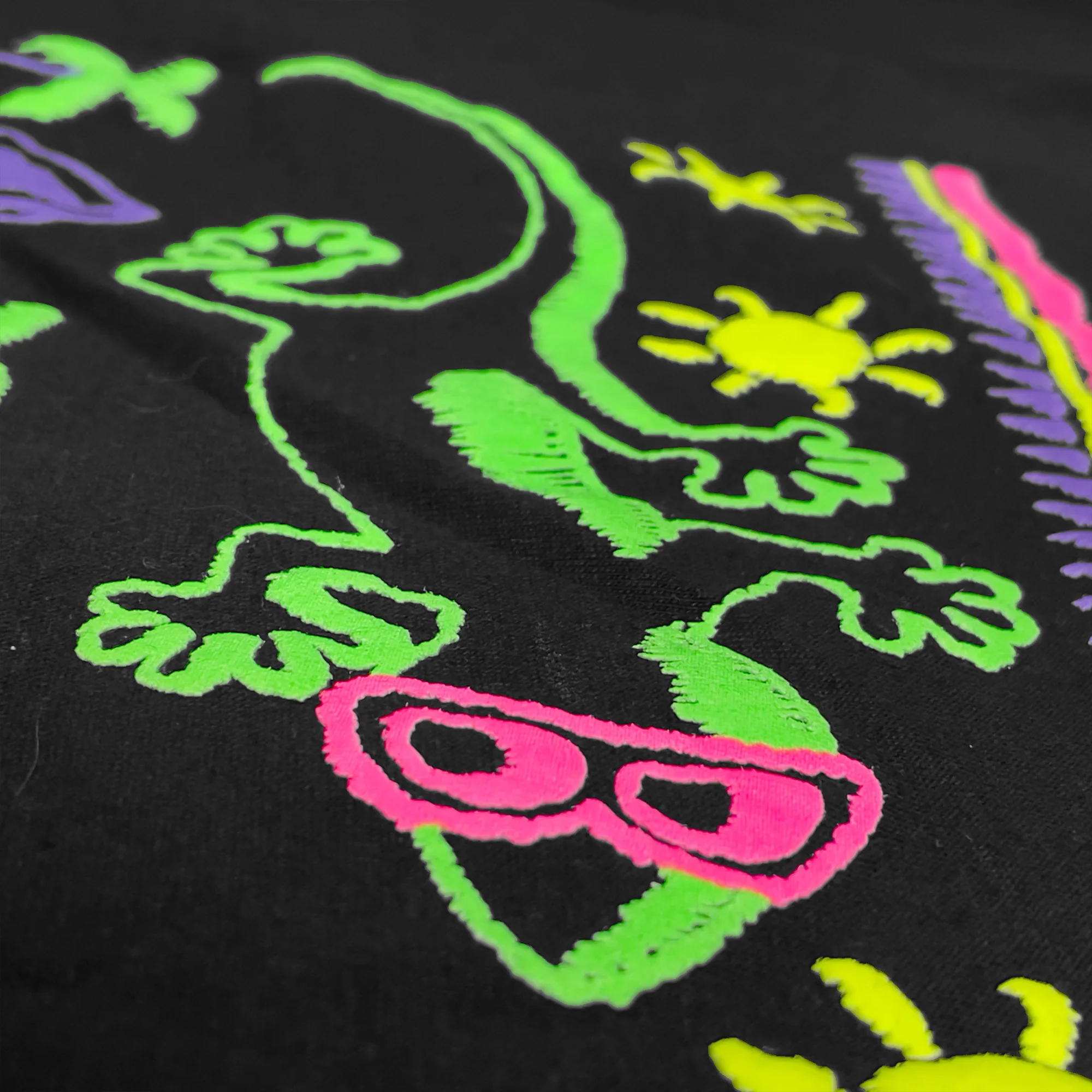 1987 Gecko Stitchwave Black Tee - Featured in Stranger Things Season 5! - Image 9