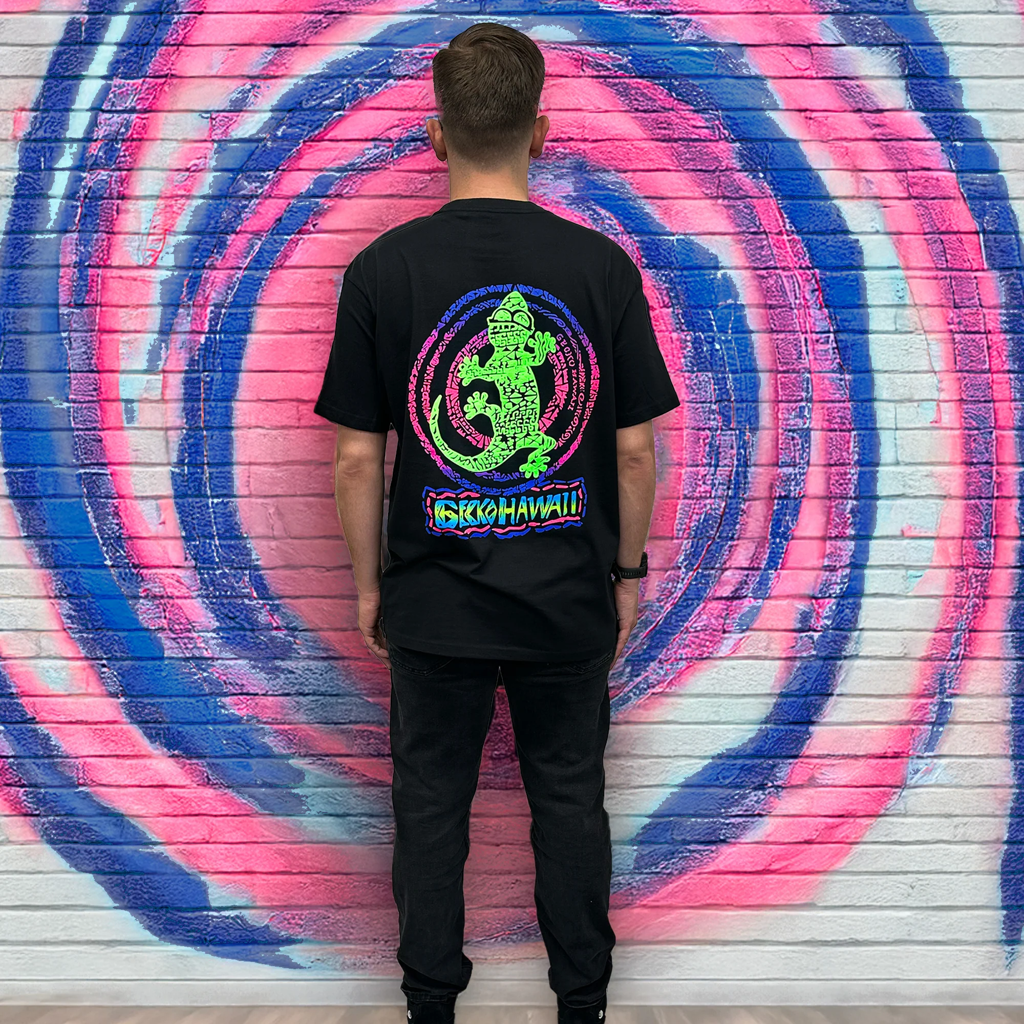 Gecko Time Tunnel Black T-Shirt - Image 4